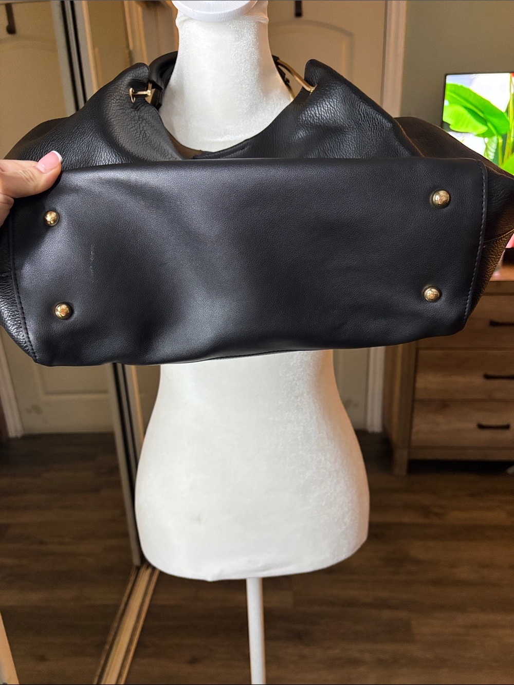 Sondra Roberts Black Leather Shoulder Bag with Gold Hardware - Picture 7 of 15